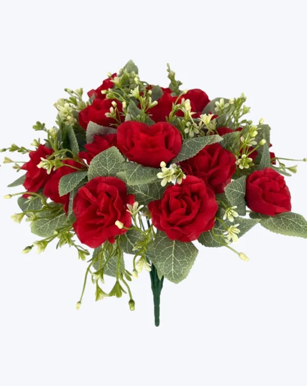 Rosas rojas con hojas verdes